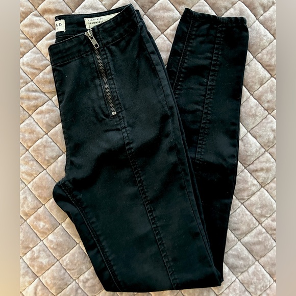 Bullhead Denim Co High-Rise Skinnies - Picture 1 of 3